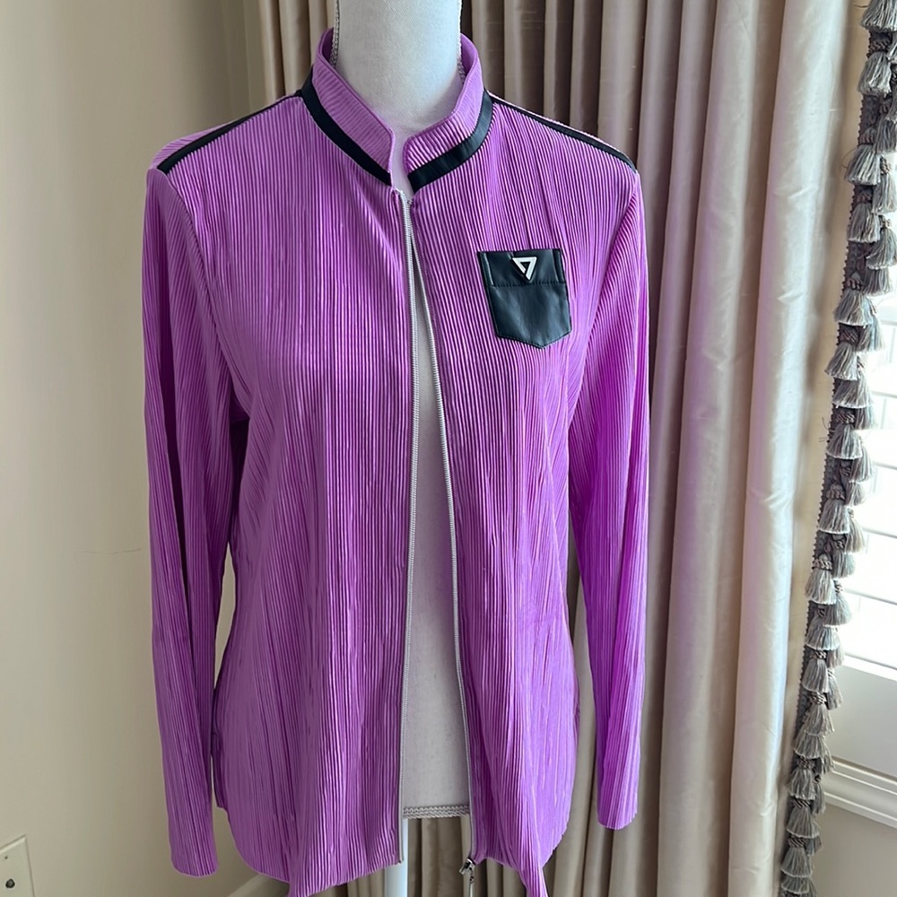NWOT- Active in Style! Golf, tennis, pickleball, walks—endless options!
